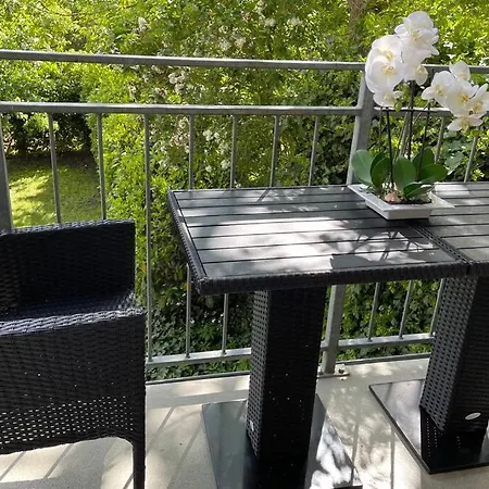 Attraktive Im Schoenen Hinterhof *